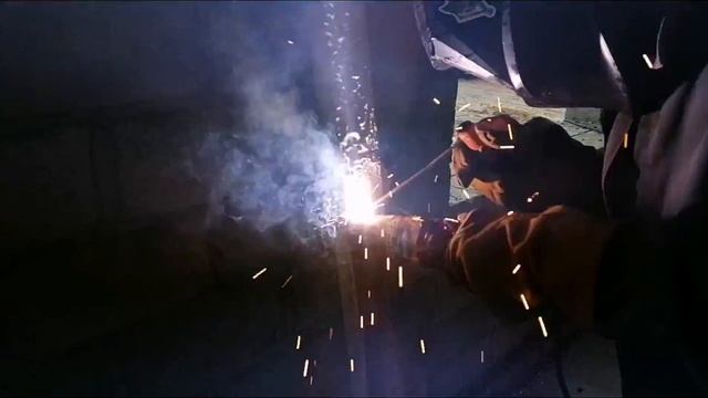 ПРИВАРИЛ БУТЫЛКУ К ЖЕЛЕЗУ Welding of a glass bottle with a channel смотреть онлайн
