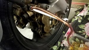 Honda CB400 Прокачка тормозной системы