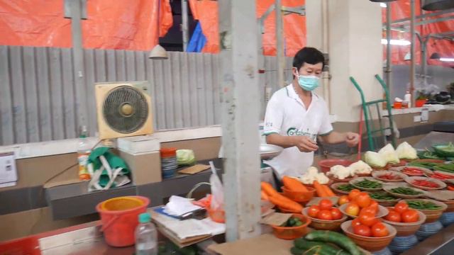 Shopping at Malaysia's Largest Wet Market (PASAR CHOW KIT KL) - Funny Traders!