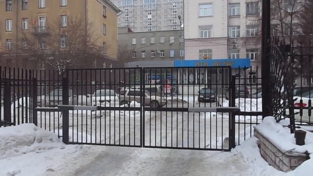 Распашные ворота с автоматическим приводом в Новосибирске