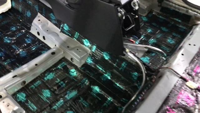 Skoda Octavia, владельцу нужна дополнительная шумоизоляция авто, мы помогли создать тишину и комфор смотреть онлайн