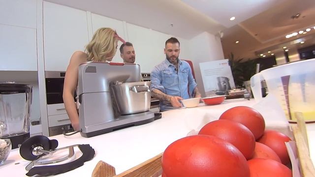 Φτιάχνουμε γλυκά στην κουζινομηχανή OptiMUM της Bosch με τον Διονύση Αλέρτα! смотреть онлайн