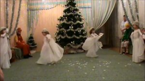 Новогодний цирк   Танец с голубями старшая группа