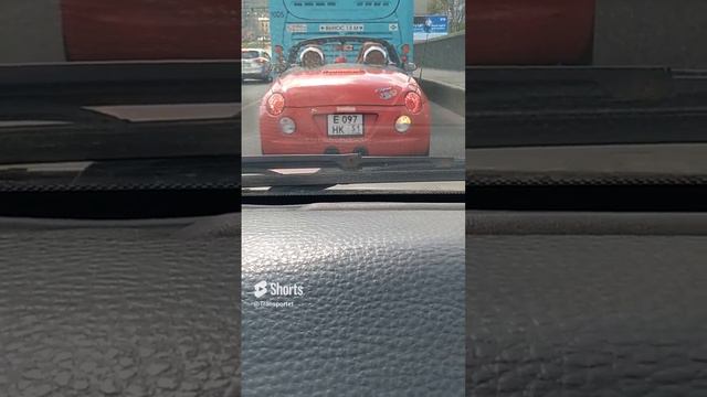Маленькая красная машинка с другого города #shorts