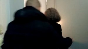 Мишка Федор поздравляет девочку