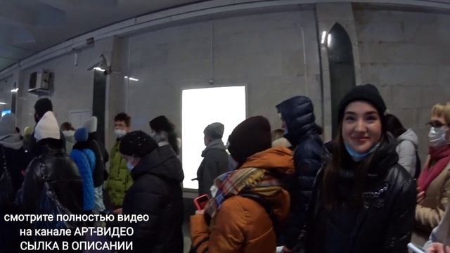 Куар -коды в общественом транпорте, метро длинные очереди Казань @art-video смотреть онлайн