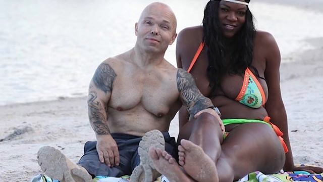 10 Самых Необычных Пар, Которые Доказывают, Что Любовь Слепа смотреть онлайн