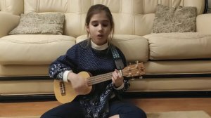 Ребята, надо верить в чудеса! - укулеле кавер (Ильвовская Полина, 9 лет) #сидимдома