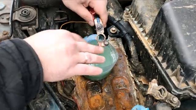 очистка авто аккумулятора от электролита и грязи