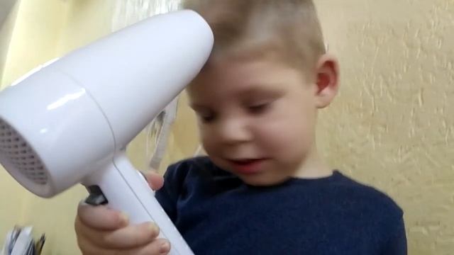 Сушит сам волосы после бассейна! Не боится ! Ура! Косте 3,8 смотреть онлайн