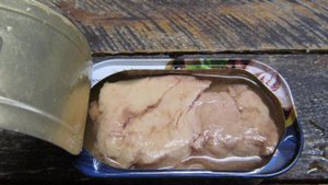 Салат из печени трески с капустой