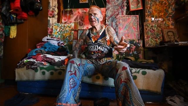 74-летний художник из Екатеринбурга покрыл все тело татуировками: видео смотреть онлайн
