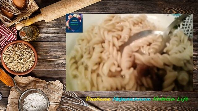 МАКАРОНЫ С ТУШЕНКОЙ и С ЛУКО НА СКОВОРОДЕ #макароны #макароныстушонкойислукомнасковороде