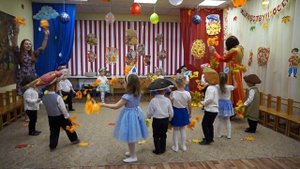 Танец - вход "Осенняя тропинка"