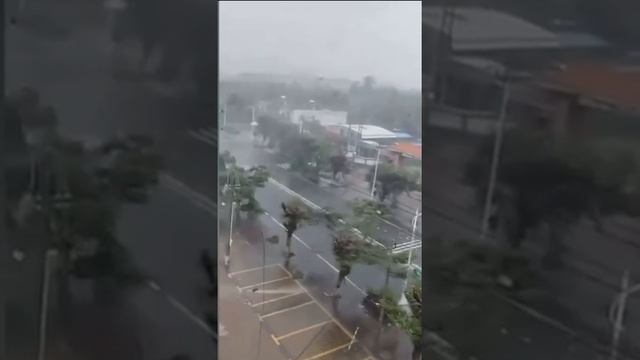 В Китае тайфун «Яги» разрушил крышу стадиона перед концертом Канье Уэста смотреть онлайн