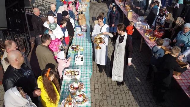 Освящение пасхальных снедей (4)