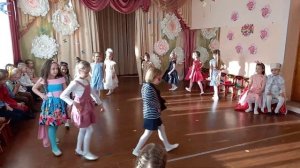 Танец " Модницы" в детском саду 6