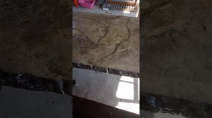 Стол из бетона.