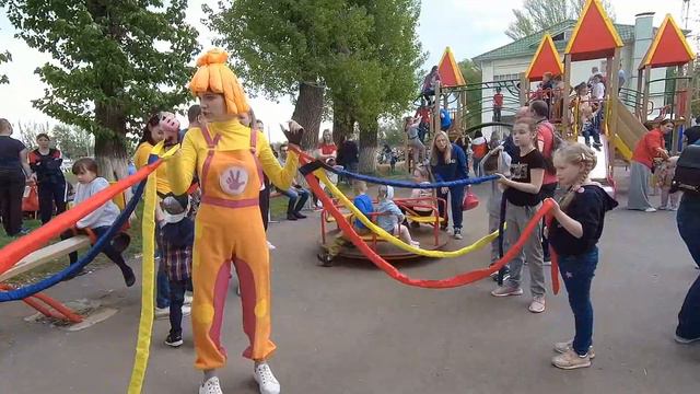 В гостях У ЛОШАДОК! /Пони - единорожка покатай меня!/Косичка-ЧЕЛЛЕНДЖ/ШОУ мыльных ПУЗЫРЕЙ! смотреть онлайн