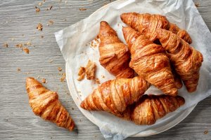 Воздушные круассаны с повидлом к чаю или кофе