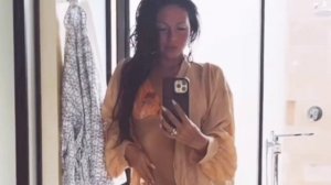 Певица Нюша показала фигуру в бикини