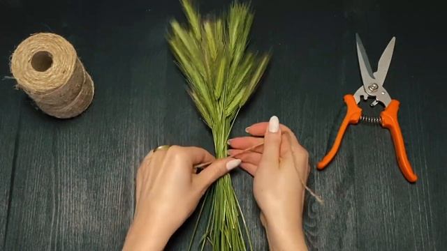 DIY: Как сделать настенный декор из сухих цветов и сосновой ветки в стиле Бохо