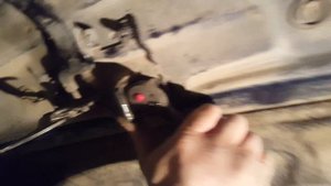 Вскрытие капота ауди а4 если тросс сломался