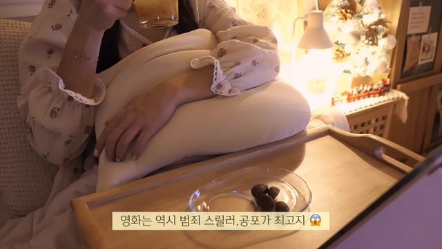 ENG)vlog?뿌링클 조지는 방구석 크리스마스?셀프네일 하고 딸기파르페로 홈카페 놀이?(틈새 떡볶이,뿌링멘보샤,눈꽃만두,잡채밥,치즈볼,크리스마스초코파이,아라비아따 파스타,미트볼 смотреть онлайн