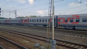 ЧМЭ3-6229 с пассажирскими вагонами проезжает станцию Царицыно и отправление эг2тв-011