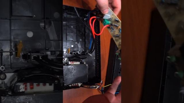 Кот нассал в ИБП#Shorts смотреть онлайн