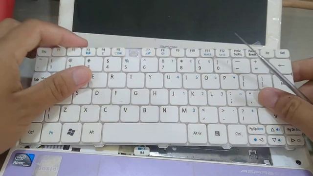 CARA GANTI KEYBOARD ACER ASPIRE ONE HAPPY