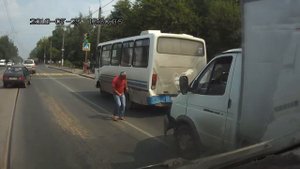 В Твери на улице Орджоникидзе столкнулись три авто