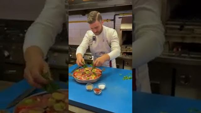 Turkish chef cook fish / Турецкий шеф повар готовить рыбу/ 터키 요리사 생선 요리