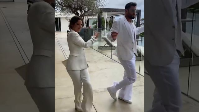 Chris Hemsworth and Elsa Pataky dancing at the White Party