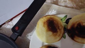 Сковорода от AVON для выпечки оладьев и блинов.