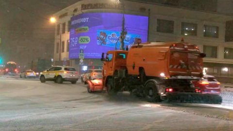 МЧС распространило экстренное предупреждение о метели в Москве
