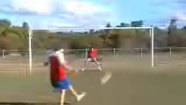 Супер точный удар парня!