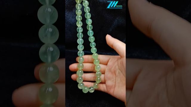 Orange  spiny oyster awhite shell with green Prehnite  smooth beads necklace Small stones necklace02