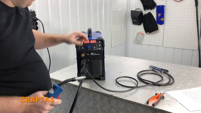 Cварочный полуавтомат ПТК МАСТЕР MIG 230 SYNERGY D88 смотреть онлайн