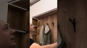 Обзор прихожей с подсветкой в частном доме. Классный дизайн.. #прихожая #дизайнмебели #