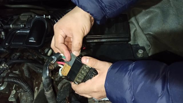 Cómo cambiar el FUSIBLE ESLABÓN del Nissan Tiida смотреть онлайн