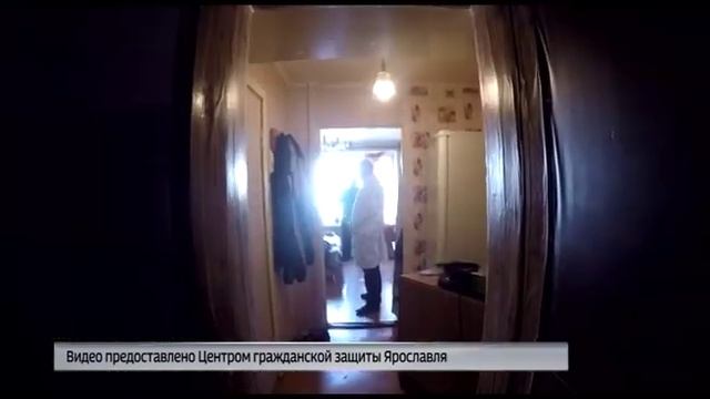 В Ярославле мужчина вылез из окна, убегая от невидимого врага смотреть онлайн