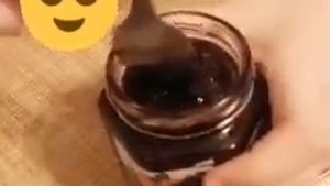 пробую варенье из еловых шишек
