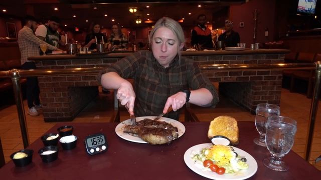 Beefeater's 80oz Sirloin Steak Challenge смотреть онлайн
