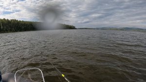 щука 2 кг. сошла под лодкой😏🐟🐟🐟.mp4