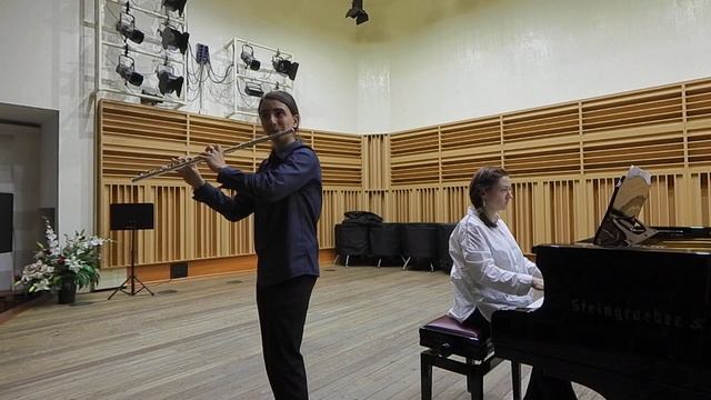 Шауро Артемий - В. Блодек, Концерт для флейты Ре Мажор, часть I смотреть онлайн