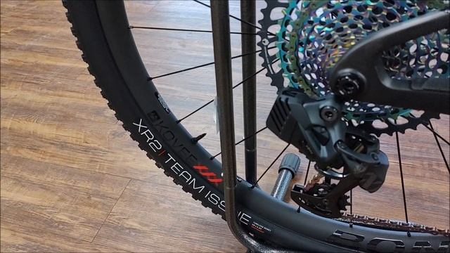 2022 Trek Supercaliber 9.9 XX1 AXS Walkaround with Actual Weight смотреть онлайн