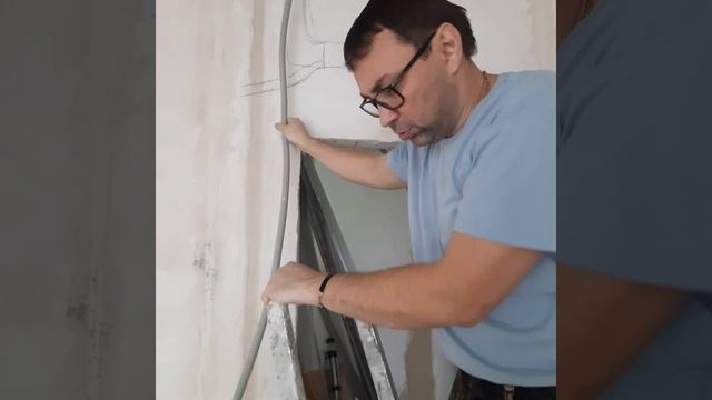 Монтаж  1 этапа, прокладка трасс со штраблением с розметкой для питание