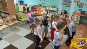 Подвижная игра для детей младшего дошкольного возраста "Совушка - сова".