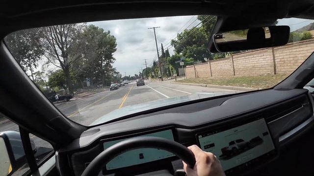 I rented a Rivian R1T! Driving impressions from Model X Plaid & Porsche Taycan Cross Turismo owner. смотреть онлайн